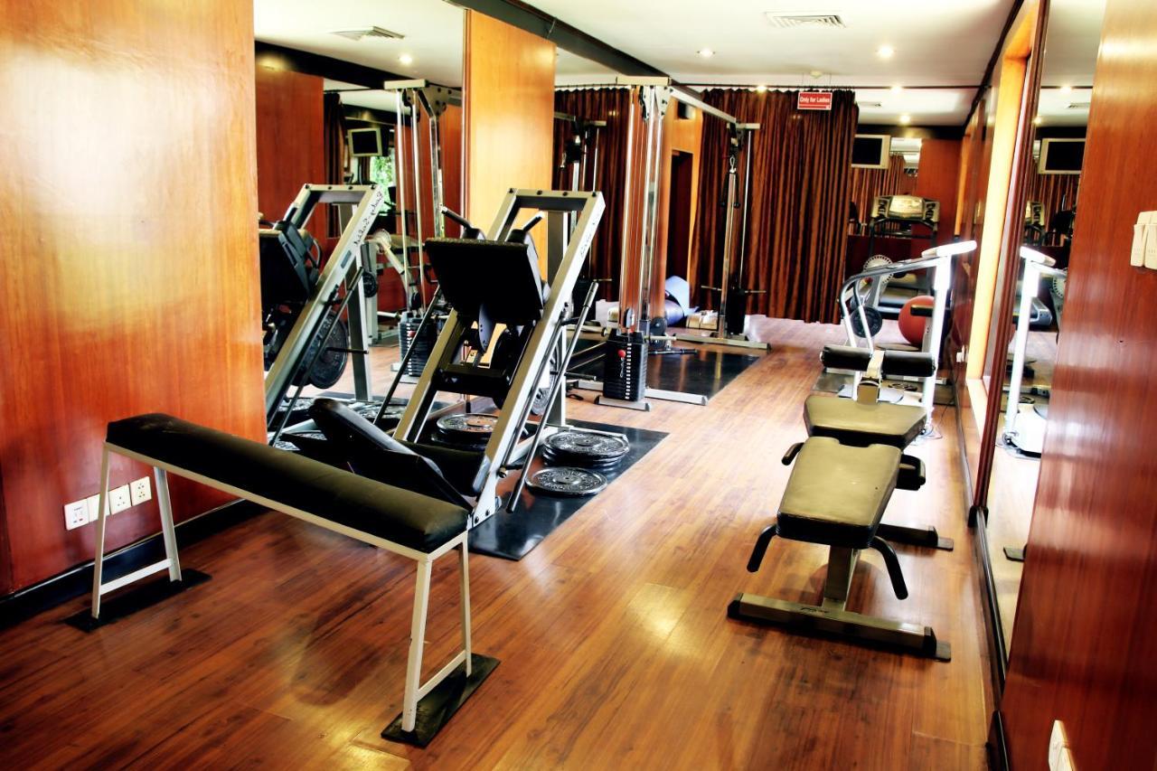 Ramada Plaza By Wyndham Karachi Airport Hotel Экстерьер фото The gym at the Taj Mahal Palace