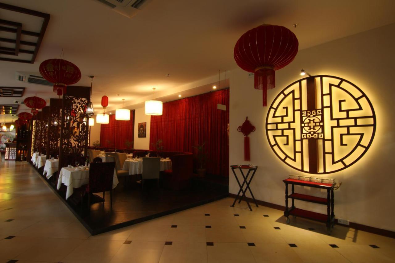 Ramada Plaza By Wyndham Karachi Airport Hotel Экстерьер фото Interior of a restaurant in Beijing