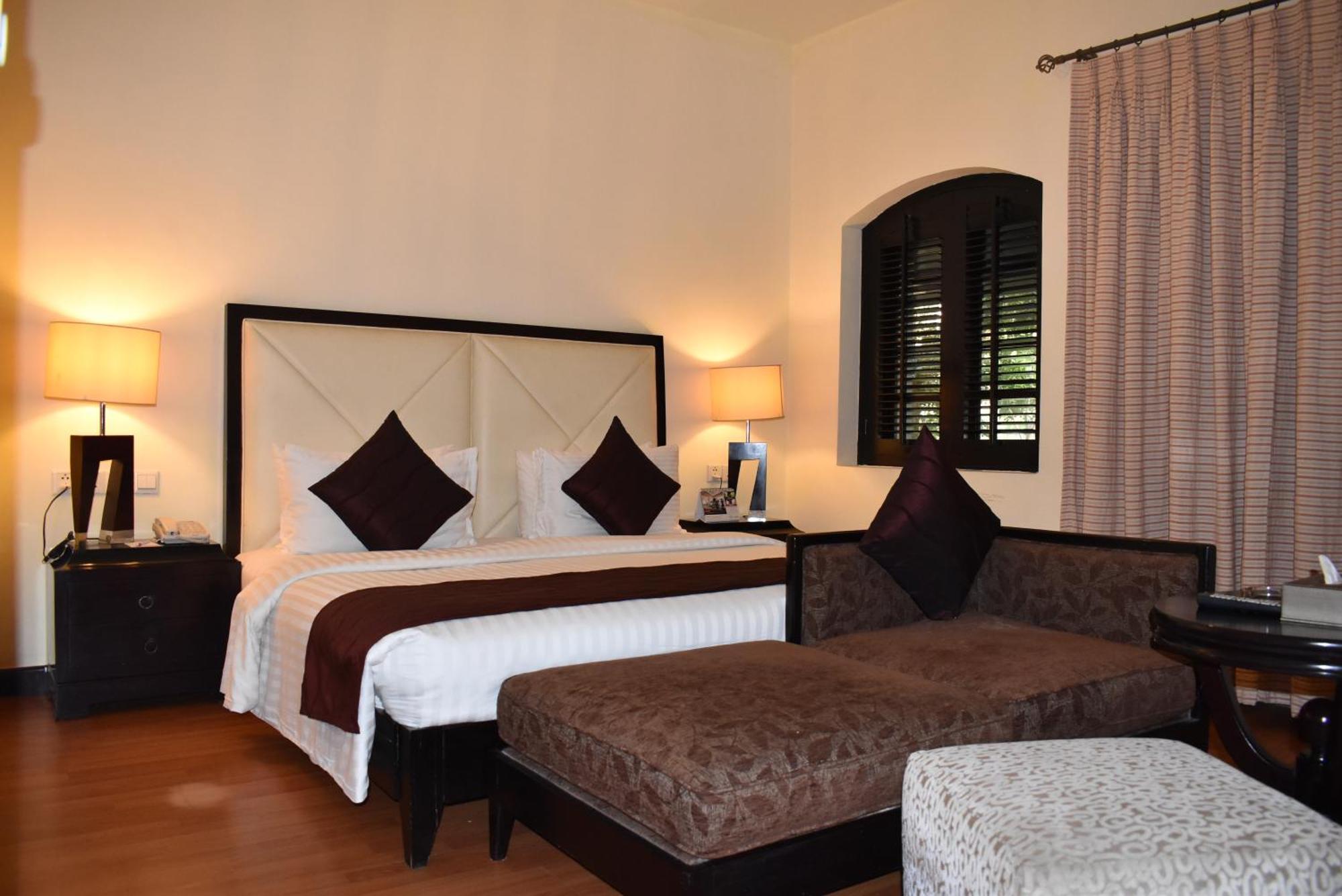 Ramada Plaza By Wyndham Karachi Airport Hotel Экстерьер фото A bedroom at the resort