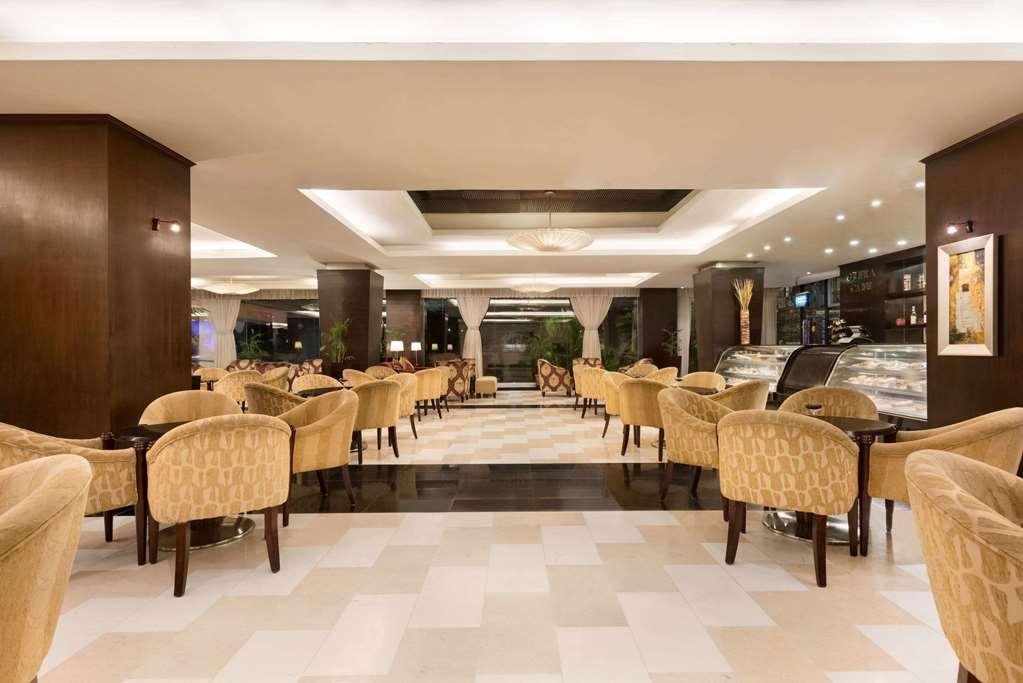 Ramada Plaza By Wyndham Karachi Airport Hotel Удобства фото The lobby