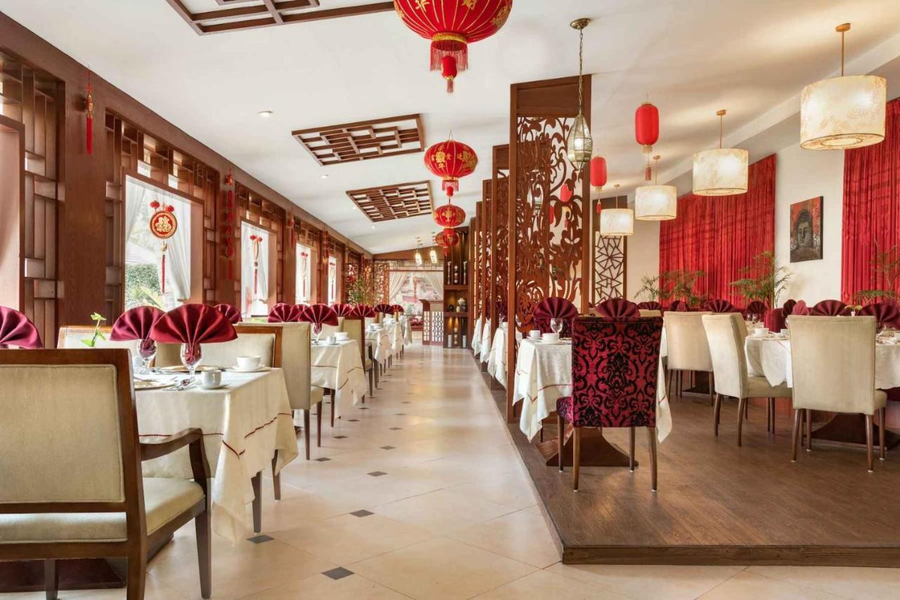 Ramada Plaza By Wyndham Karachi Airport Hotel Экстерьер фото The interior of a restaurant in Beijing