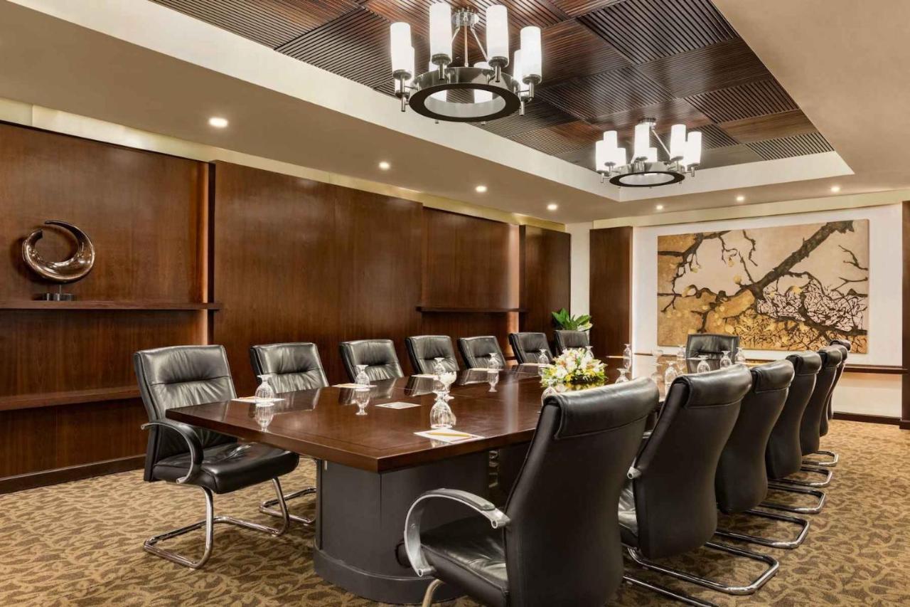 Ramada Plaza By Wyndham Karachi Airport Hotel Экстерьер фото Boardroom at the Westin Mumbai International